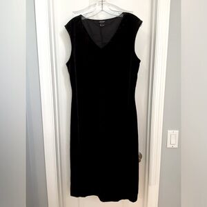 Karen Kane Velvety black v neck sleeveless dress size large